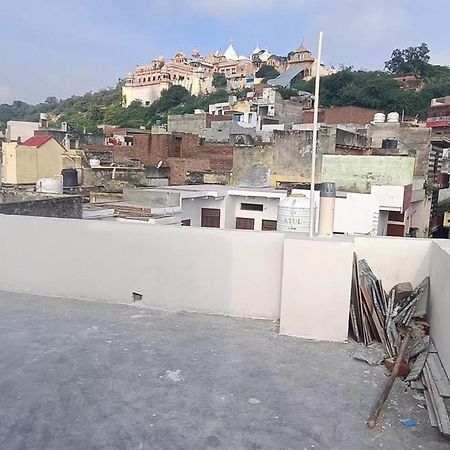 Goenka Home Stay Barsana Chhata Bagian luar foto