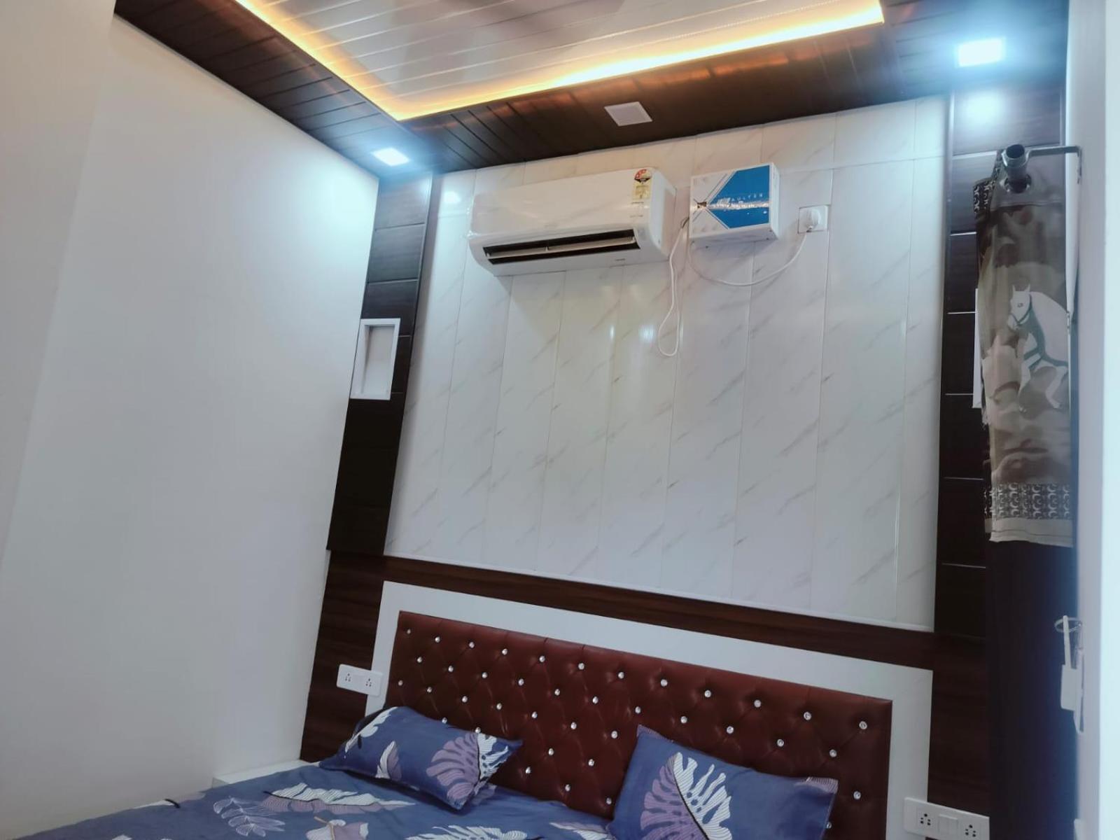 Goenka Home Stay Barsana Chhata Bagian luar foto