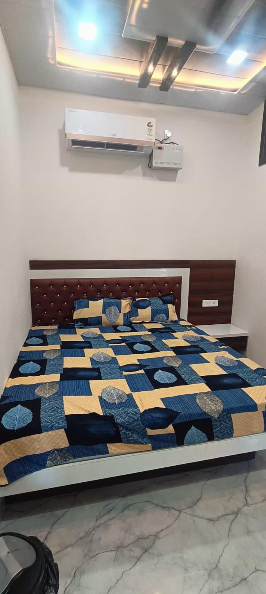 Goenka Home Stay Barsana Chhata Bagian luar foto