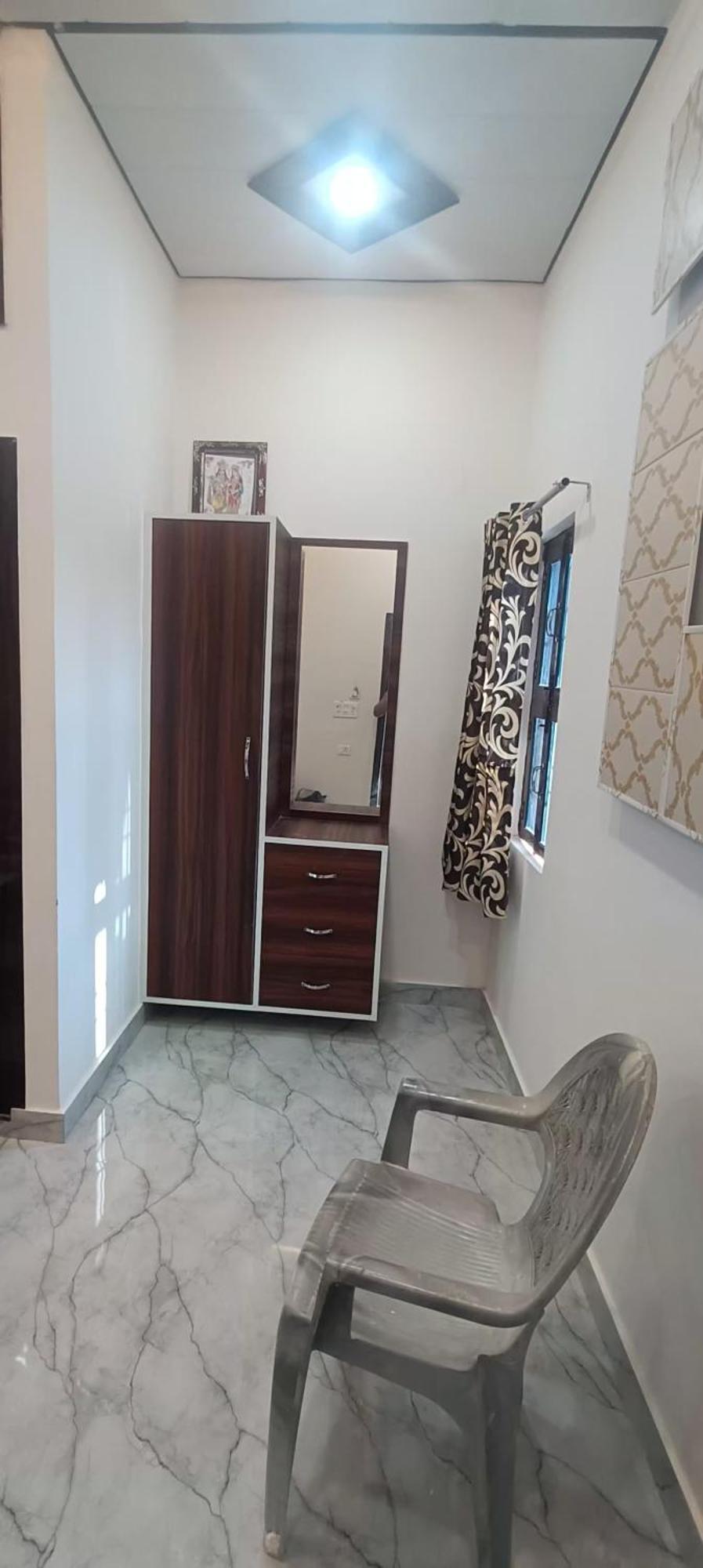 Goenka Home Stay Barsana Chhata Bagian luar foto