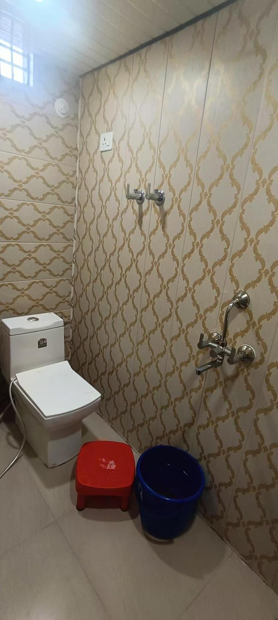 Goenka Home Stay Barsana Chhata Bagian luar foto