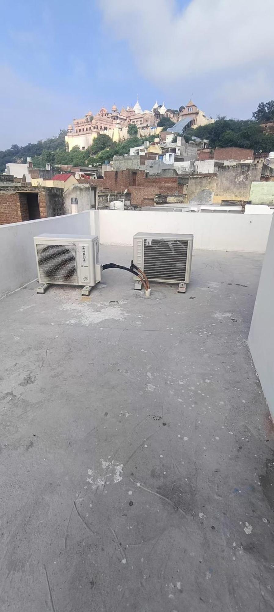 Goenka Home Stay Barsana Chhata Bagian luar foto