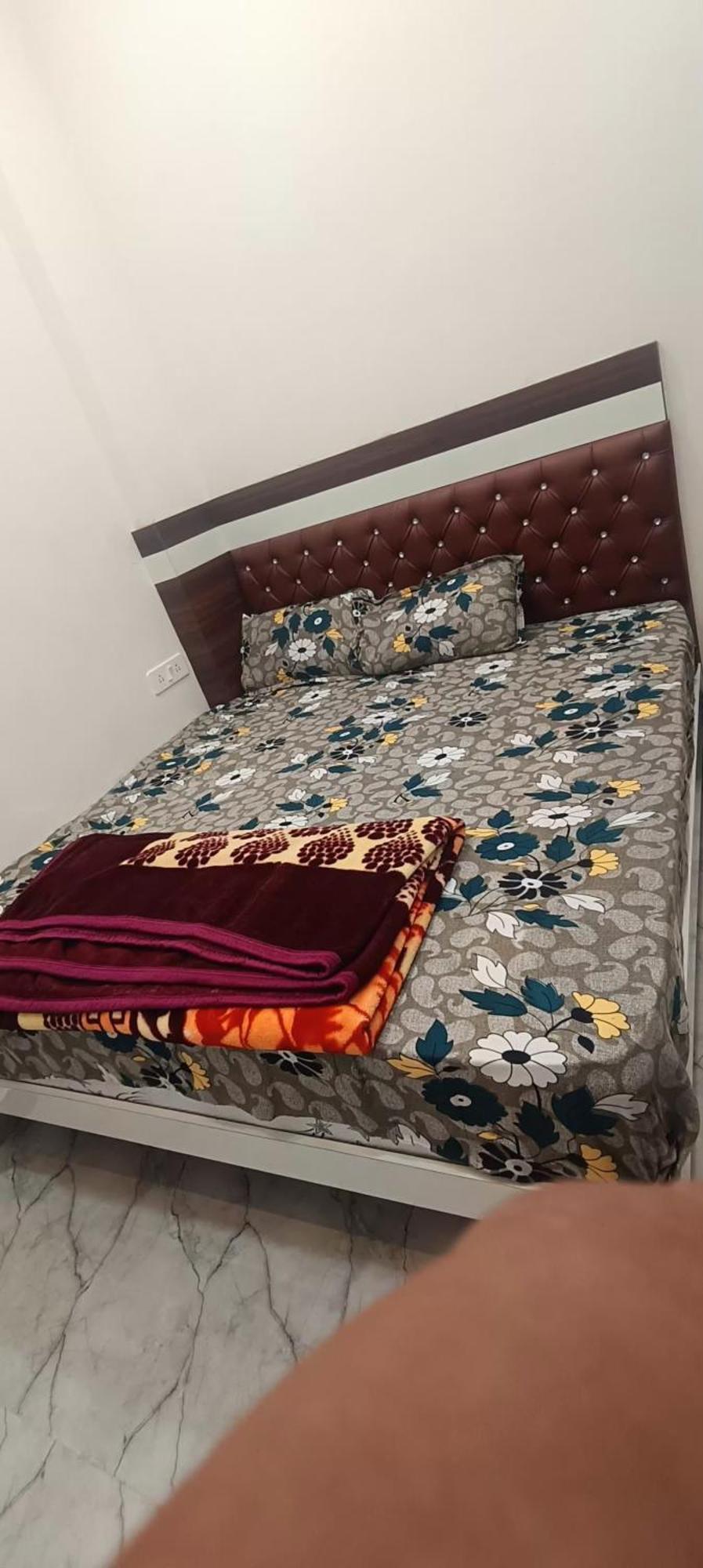 Goenka Home Stay Barsana Chhata Bagian luar foto