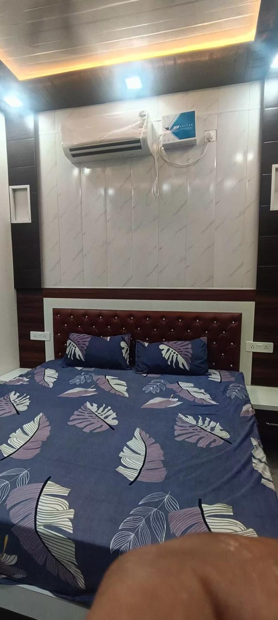 Goenka Home Stay Barsana Chhata Bagian luar foto