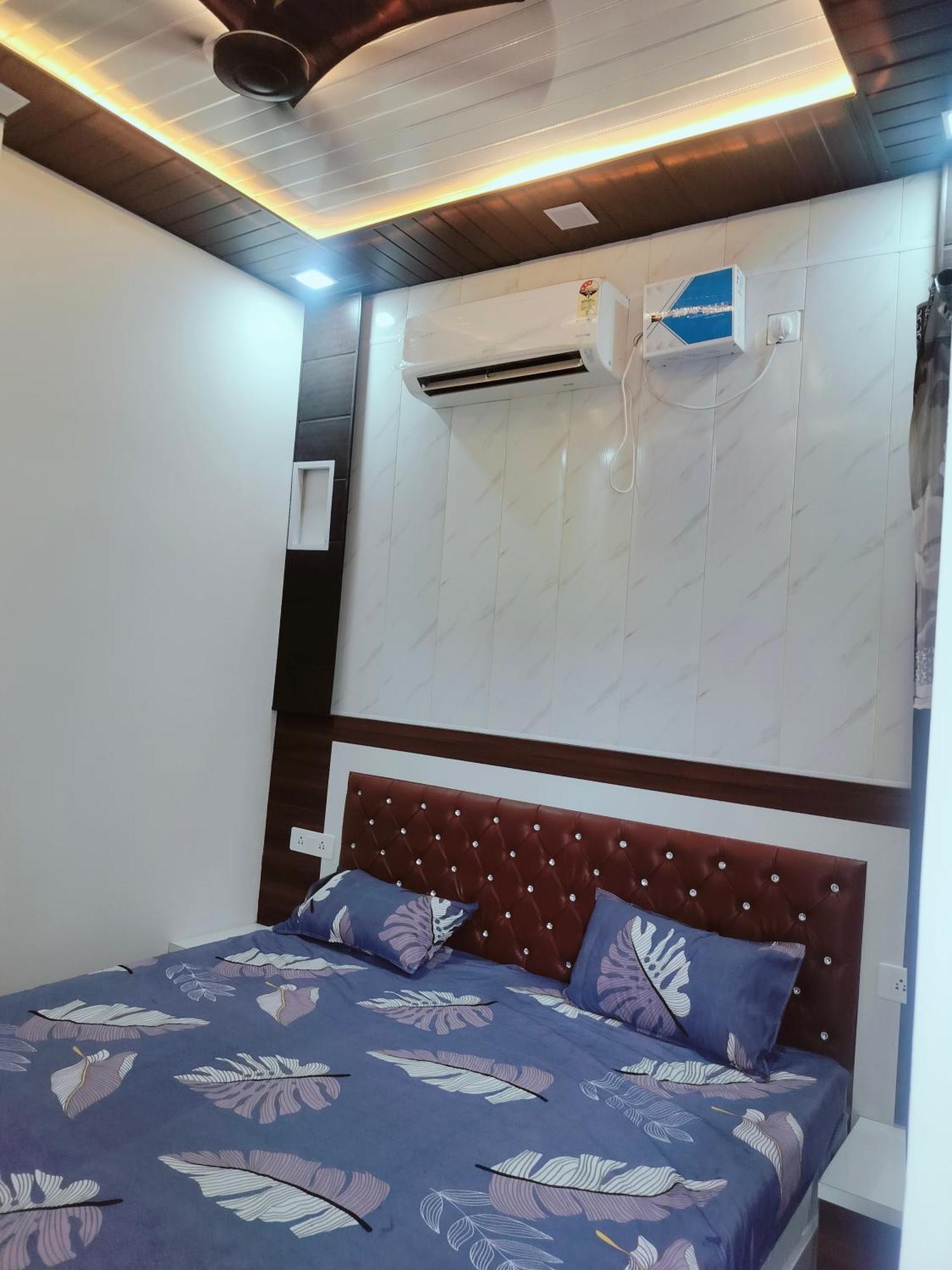 Goenka Home Stay Barsana Chhata Bagian luar foto